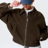 Boxy-Jacke aus Wildleder mit Reißverschluss – Dunkelbraun