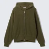 Boxy-Kapuzenpullover aus Strick – Dunkelkhaki Boxy-Kapuzenpullover aus Strick – Dunkelkhaki