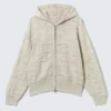 Boxy-Kapuzenpullover aus strukturiertem Strick mit Reißverschluss – hell gemustertes Beige Boxy-Kapuzenpullover aus strukturiertem Strick mit Reißverschluss – hell gemustertes Beige