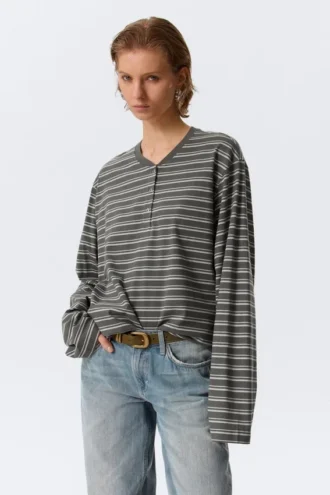 Boxy Langarm-Henley-T-Shirt – gestreift, dunkelgrau