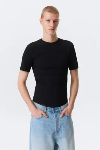 Boxy Slim Fit T-Shirt mit Rippstrick – Schwarz
