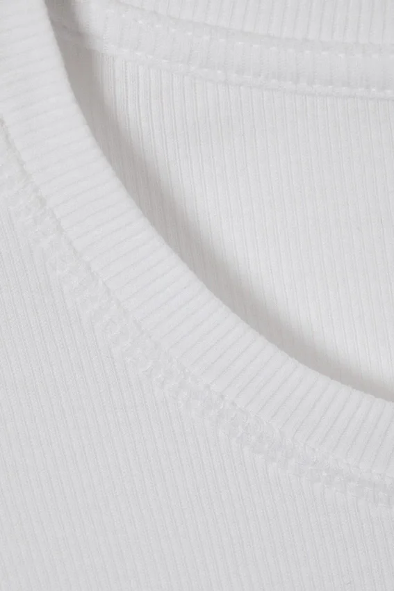 Boxy Slim Fit T-Shirt mit Rippstrick – Weiß Boxy Slim Fit T-Shirt mit Rippstrick – Weiß