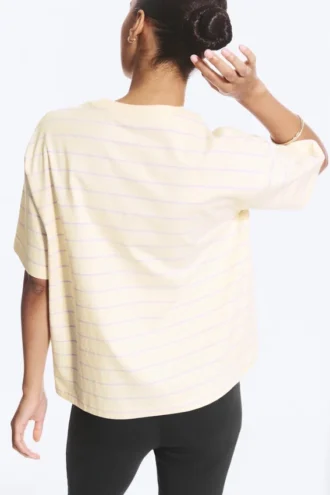 Boxy-T-Shirt aus Baumwolle – Hellbeige – Lila Streifen