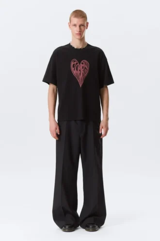 Boxy T-Shirt mit Print – Schwarz – Heart of Energy