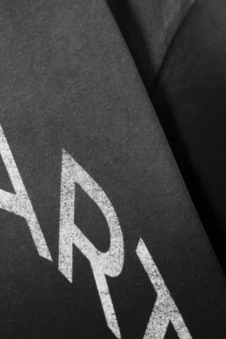 Boxy T-Shirt mit Print – Schwarz – Restart
