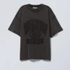 Boxy T-Shirt mit Print – Washed Black – Stencil State Boxy T-Shirt mit Print – Washed Black – Stencil State