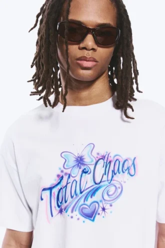 Boxy-T-Shirt mit Print – Weiß – Total Chaos