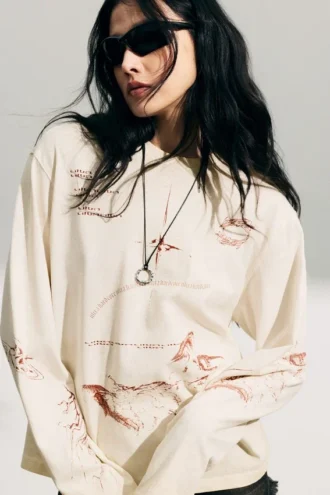 Boxy-Top mit Langarm und Print – Hellbeige – Street-Print