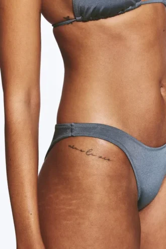 Brasilianischer Mini-Bikini-Slip – Staubblau – Schimmernd