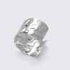 Breiter, gehämmerter Armreif – Silber Breiter, gehämmerter Armreif – Silber
