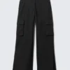 Cargo-Hose mit niedriger Leibhöhe – Schwarz Cargo-Hose mit niedriger Leibhöhe – Schwarz