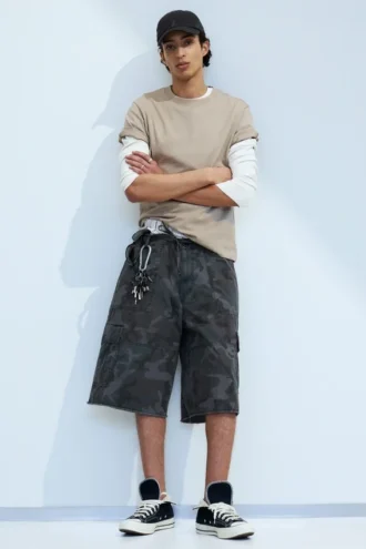 Cargo-Shorts mit mittlerer Leibhöhe und lockerer Passform – Navy Camo