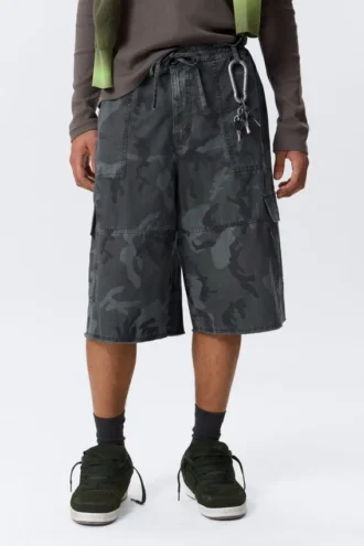 Cargo-Shorts mit mittlerer Leibhöhe und lockerer Passform – Navy Camo