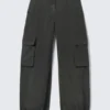 Cargohose mit niedriger Leibhöhe und weitem Bein – Dunkelgrau Cargohose mit niedriger Leibhöhe und weitem Bein – Dunkelgrau