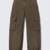Cargohose mit niedriger Leibhöhe und weitem Bein – Dunkelkhaki Cargohose mit niedriger Leibhöhe und weitem Bein – Dunkelkhaki