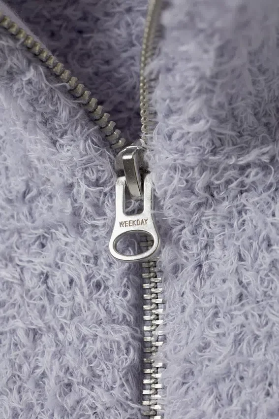 Carla Zip Hairy Strickjacke – Dusty Lilac Carla Zip Hairy Strickjacke – Dusty Lilac
