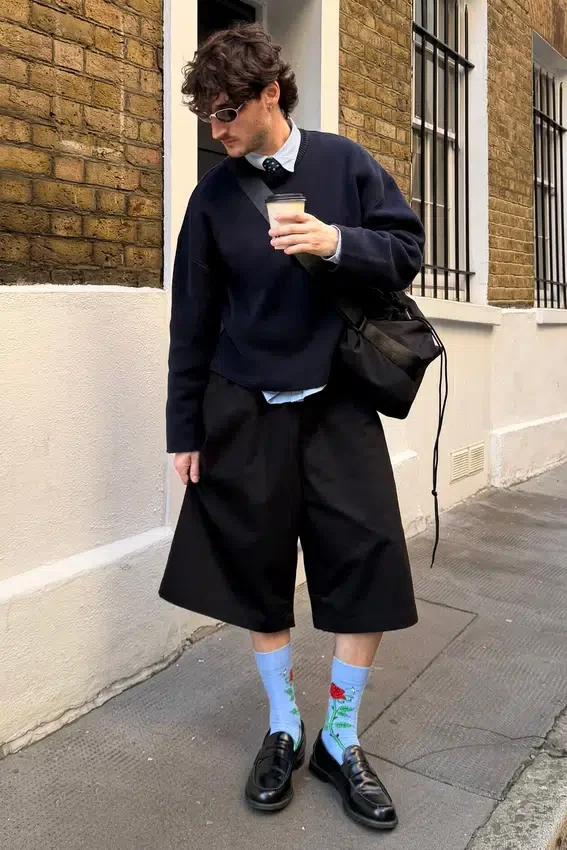 Chino-Shorts mit lockerer Passform und mittlerer Leibhöhe – Schwarz Chino-Shorts mit lockerer Passform und mittlerer Leibhöhe – Schwarz