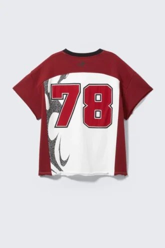 Cm X Lb Kurzärmeliges Unisex-Fußball-T-Shirt – Dunkelrot & Weiß – I’m a Mess | Cheap Monday GB