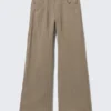 Crinkle-Hose mit niedriger Taille und lockerer Passform – Beige