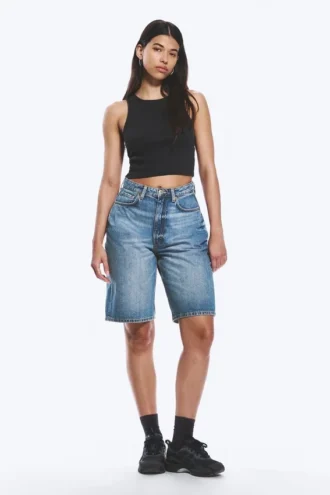 Curve Denim-Shorts mit hoher Taille und weitem Bein – Blue Horses – Mittelblau
