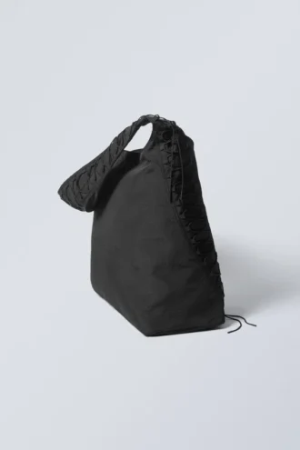Dawa Schultertasche mit Kordelzug – Schwarz