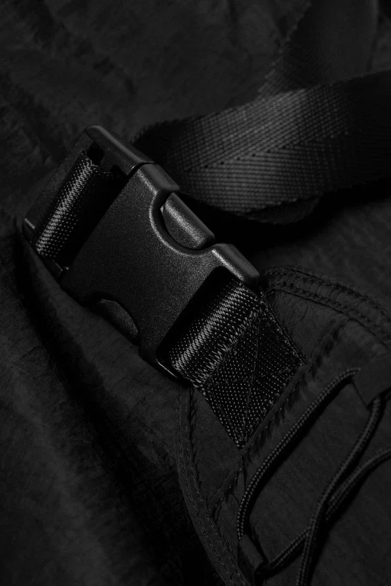 Dawa Schultertasche mit Kordelzug – Schwarz Dawa Schultertasche mit Kordelzug – Schwarz