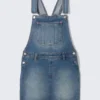 Denim-Latzhosen-Mini-Kleid – Sunset Blue – Mittelblau Denim-Latzhosen-Mini-Kleid – Sunset Blue – Mittelblau