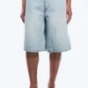 Denim-Shorts mit mittlerer Leibhöhe, lockerer Passform und Abnähern – Dream Blue – Hellblau Denim-Shorts mit mittlerer Leibhöhe, lockerer Passform und Abnähern – Dream Blue – Hellblau
