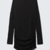 Drapiertes, asymmetrisches Minikleid mit langen Ärmeln – Schwarz Drapiertes, asymmetrisches Minikleid mit langen Ärmeln – Schwarz
