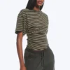 Drapiertes, figurbetontes T-Shirt – dunkelgrau gestreift Drapiertes, figurbetontes T-Shirt – dunkelgrau gestreift