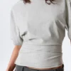Drapiertes, figurbetontes T-Shirt – Grau meliert Drapiertes, figurbetontes T-Shirt – Grau meliert