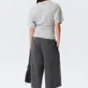 Drapiertes, figurbetontes T-Shirt – Grau meliert Drapiertes, figurbetontes T-Shirt – Grau meliert
