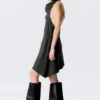 Drapiertes Midi-Kleid mit Neckholder-Ausschnitt und drapiertem Kragen – gestreift, dunkelgrau Drapiertes Midi-Kleid mit Neckholder-Ausschnitt und drapiertem Kragen – gestreift, dunkelgrau