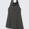Drapiertes Midi-Kleid mit Neckholder-Ausschnitt und drapiertem Kragen – gestreift, dunkelgrau Drapiertes Midi-Kleid mit Neckholder-Ausschnitt und drapiertem Kragen – gestreift, dunkelgrau