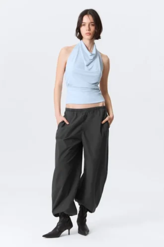 Drapiertes Neckholder-Top – Hellblau