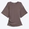 Drapiertes, tailliertes T-Shirt – Dusty Plum Drapiertes, tailliertes T-Shirt – Dusty Plum