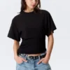Drapiertes, tailliertes T-Shirt – Schwarz Drapiertes, tailliertes T-Shirt – Schwarz