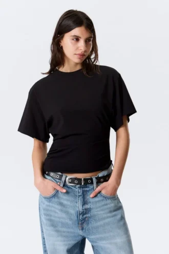 Drapiertes, tailliertes T-Shirt – Schwarz