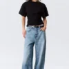 Drapiertes, tailliertes T-Shirt – Schwarz Drapiertes, tailliertes T-Shirt – Schwarz