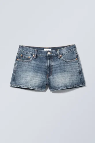 Duchess Low Rise Distressed Mini-Jeansshorts – Spinel Blue