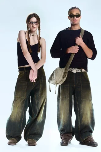 dunno unisex barrel jeans mit niedriger leibhhe und weitem bein washed sulfur dark khaki cheap monday gb 1 330x495 - Dunno Unisex-Barrel-Jeans mit niedriger Leibh&ouml;he und weitem Bein &ndash; Washed Sulfur &ndash; Dark Khaki | Cheap Monday Gb