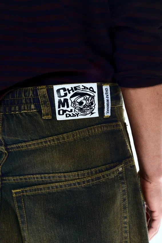 Dunno Unisex-Barrel-Jeans mit niedriger Leibhöhe und weitem Bein – Washed Sulfur – Dark Khaki | Cheap Monday Gb Dunno Unisex-Barrel-Jeans mit niedriger Leibhöhe und weitem Bein – Washed Sulfur – Dark Khaki | Cheap Monday Gb