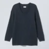 Eden Oversized-Pullover aus Wollmischung – Dunkelblau