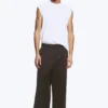 Emil Chino-Hose in lockerer Passform – Dunkelbraun Emil Chino-Hose in lockerer Passform – Dunkelbraun