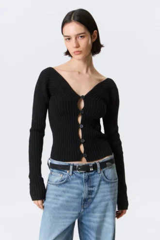 Eng anliegende Strickjacke mit V-Ausschnitt – Schwarz