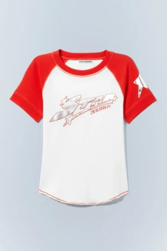 Eng anliegendes, bedrucktes Kurzarm-Mini-T-Shirt – Off-White & Rot | Cheap Monday Gb