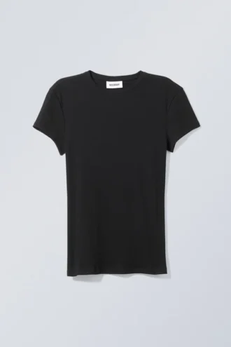 Eng anliegendes T-Shirt mit Rippstrick – Schwarz