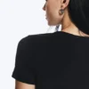 Eng anliegendes T-Shirt – Schwarz Eng anliegendes T-Shirt – Schwarz