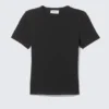 Eng anliegendes T-Shirt – Schwarz Eng anliegendes T-Shirt – Schwarz