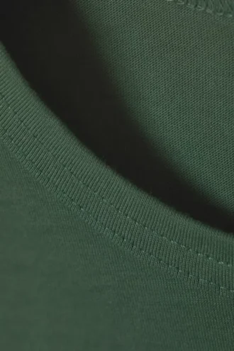 Eng anliegendes Tanktop mit breiten Trägern – Dunkelgrün